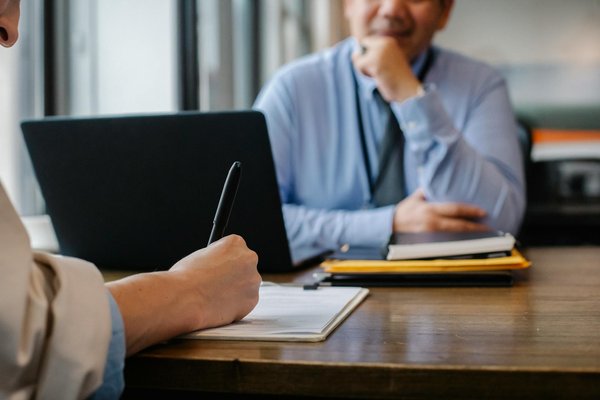 Formation caces à arras : maîtrisez les équipements de levage